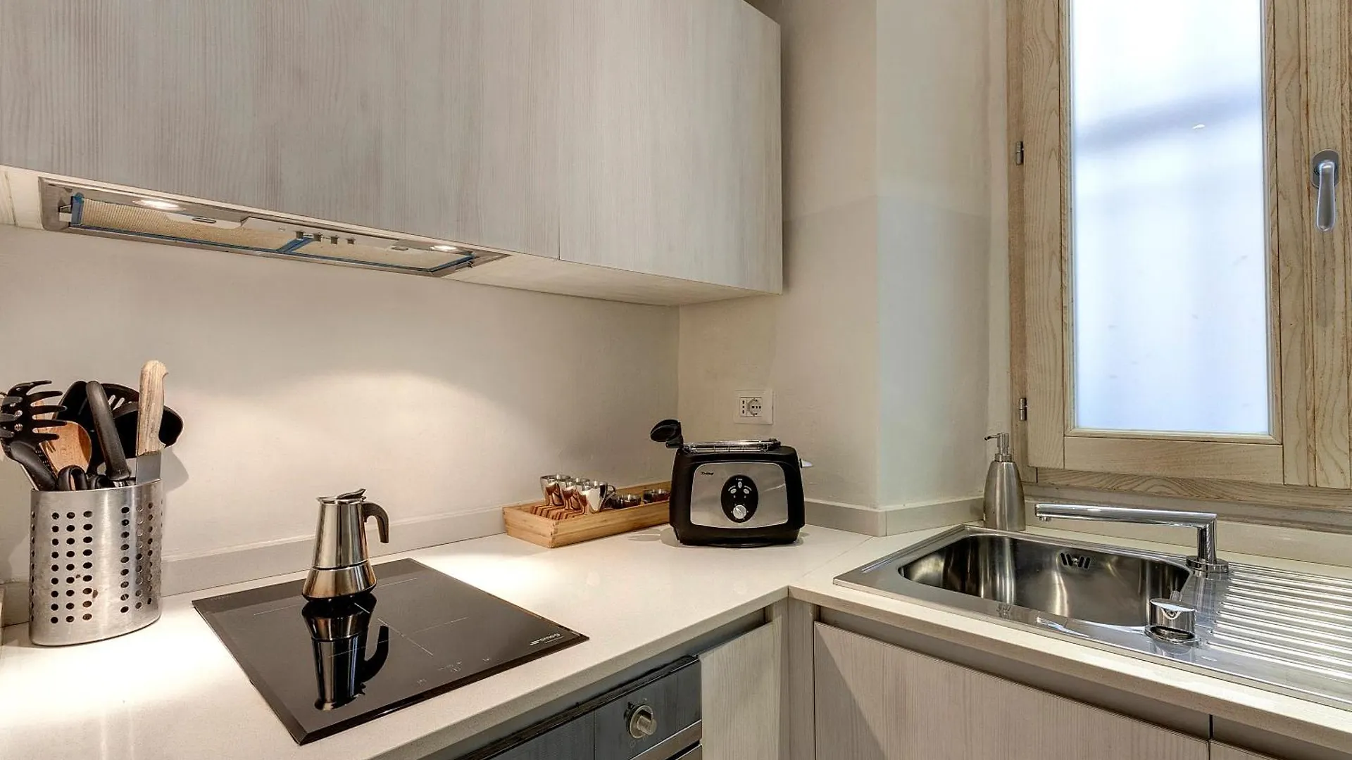 Conce Apartment By Mamo Florens